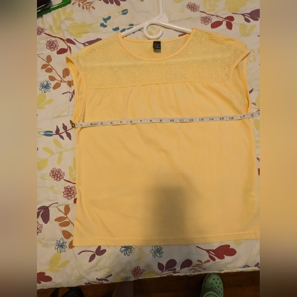 Emery Rose yellow top - Picture 5 of 6